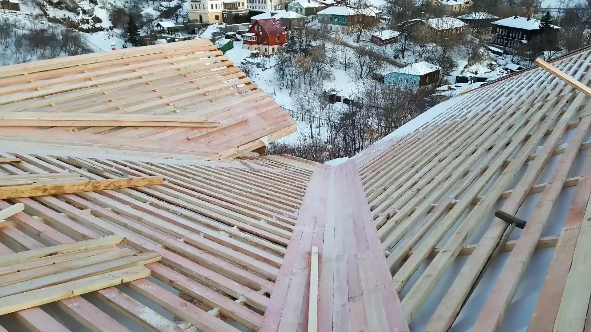 Монтаж рядовой обрешетки