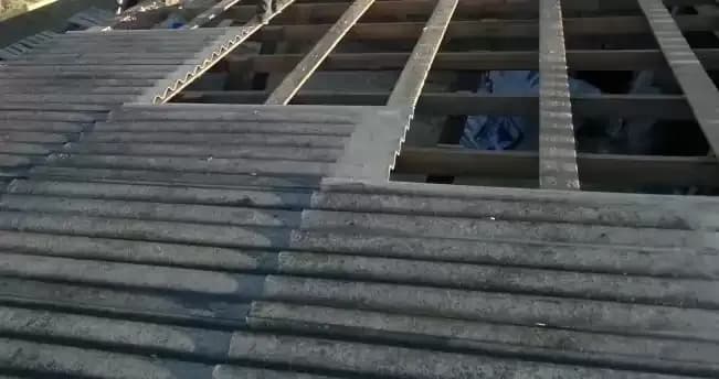 Демонтаж старого кровельного покрытия